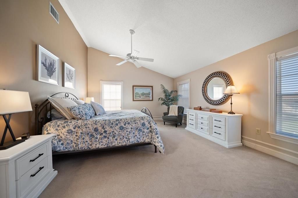 En Venta: $1,199,000 (4 camas, 2 baños, 3096 Pies cuadrados)