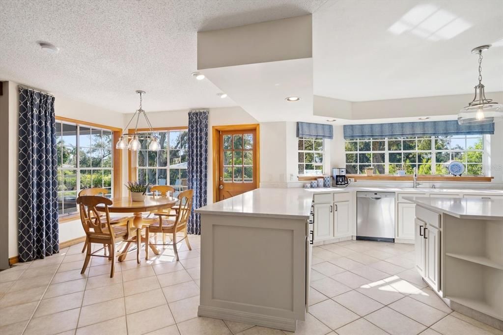 En Venta: $1,199,000 (4 camas, 2 baños, 3096 Pies cuadrados)