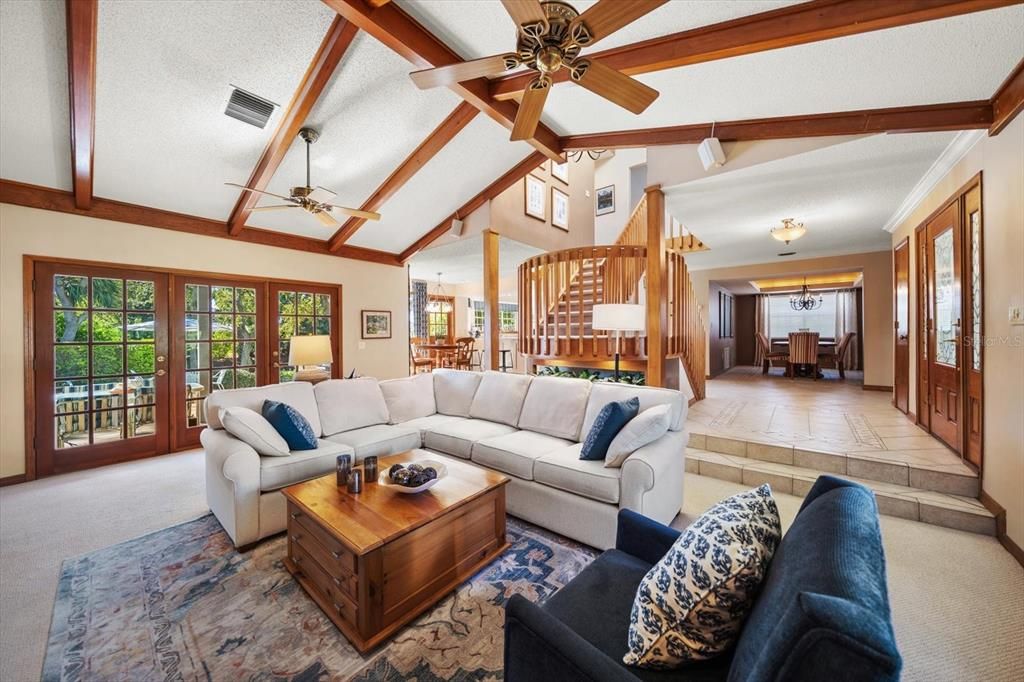 En Venta: $1,199,000 (4 camas, 2 baños, 3096 Pies cuadrados)