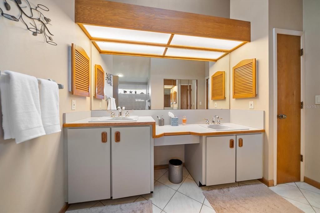 En Venta: $1,199,000 (4 camas, 2 baños, 3096 Pies cuadrados)