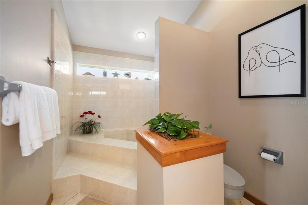 En Venta: $1,199,000 (4 camas, 2 baños, 3096 Pies cuadrados)