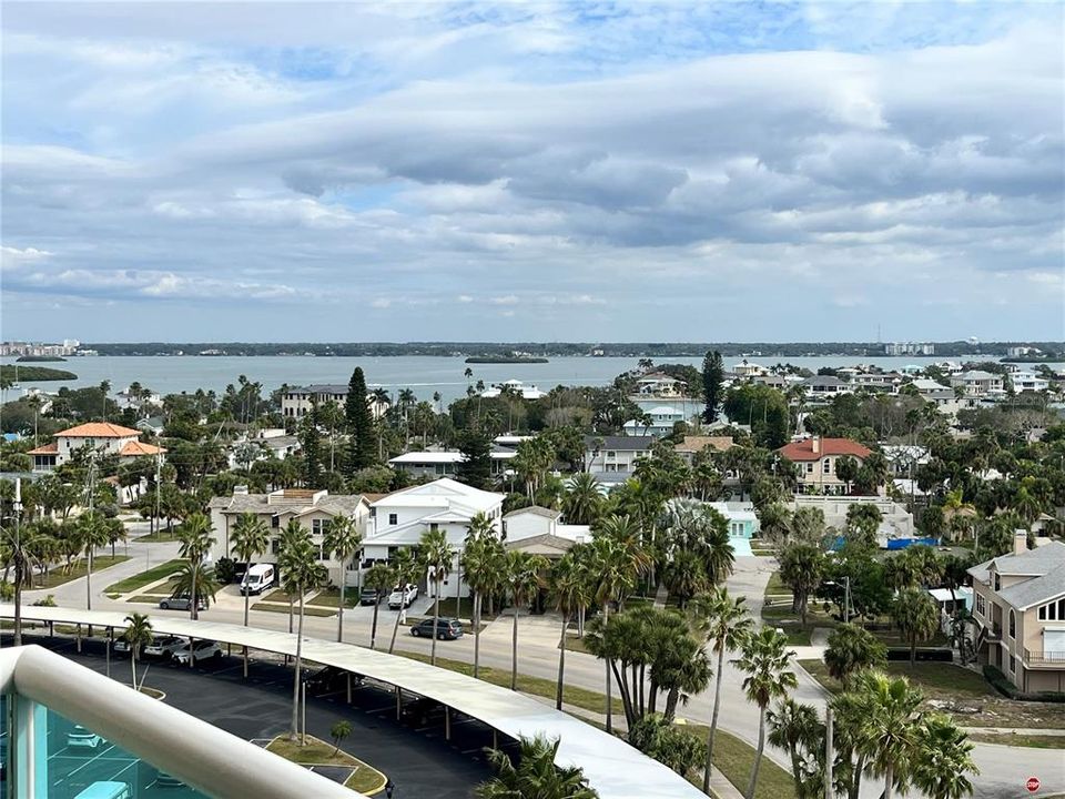 For Sale: $425,000 (1 beds, 1 baths, 707 Square Feet)