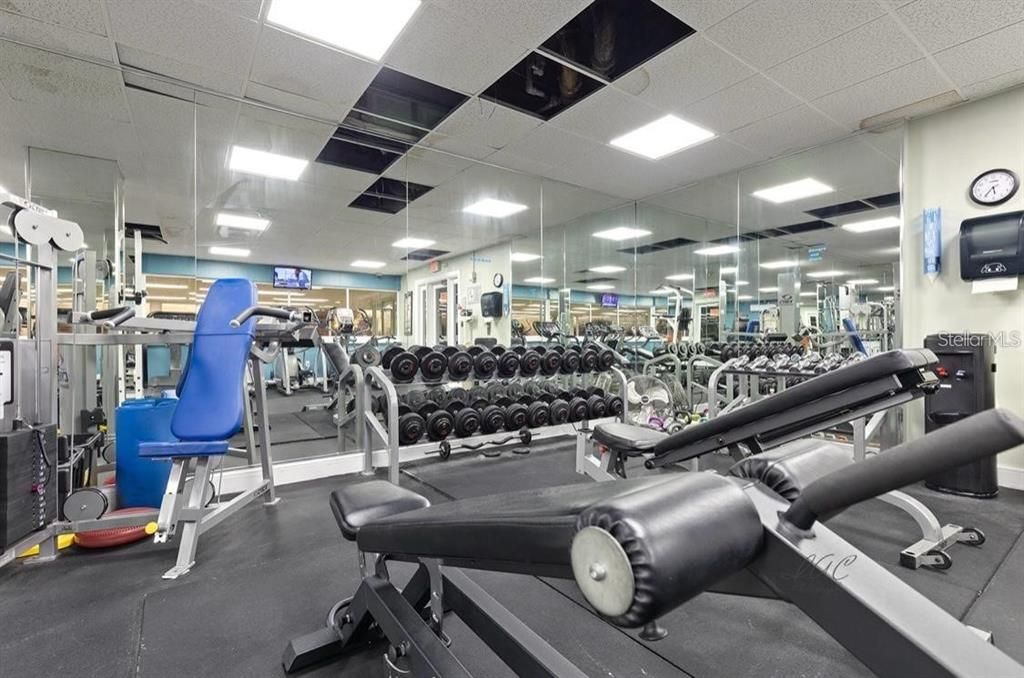 For Sale: $425,000 (1 beds, 1 baths, 707 Square Feet)