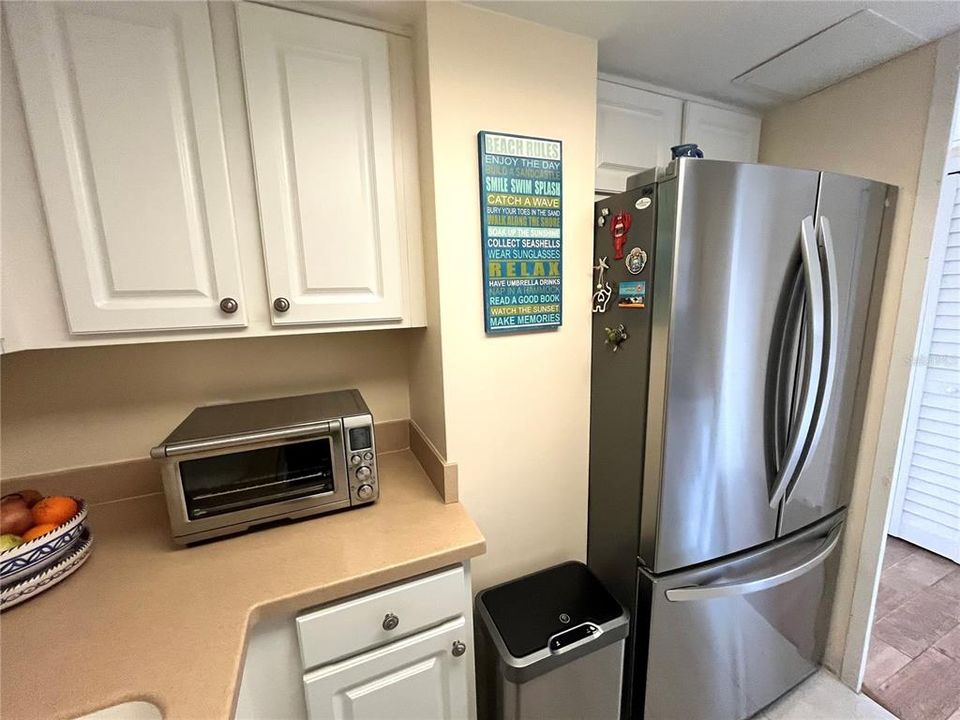 For Sale: $425,000 (1 beds, 1 baths, 707 Square Feet)