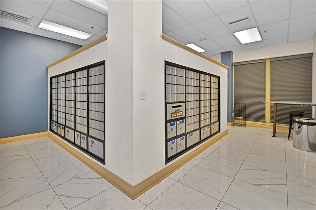 For Sale: $425,000 (1 beds, 1 baths, 707 Square Feet)