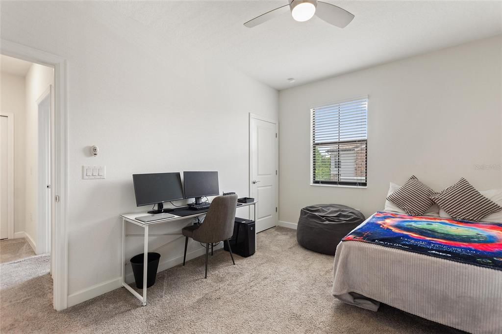 En Venta: $299,000 (3 camas, 2 baños, 1912 Pies cuadrados)