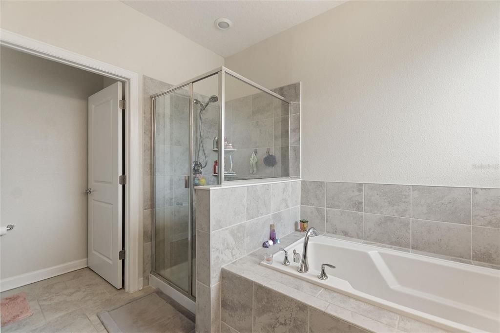 En Venta: $299,000 (3 camas, 2 baños, 1912 Pies cuadrados)