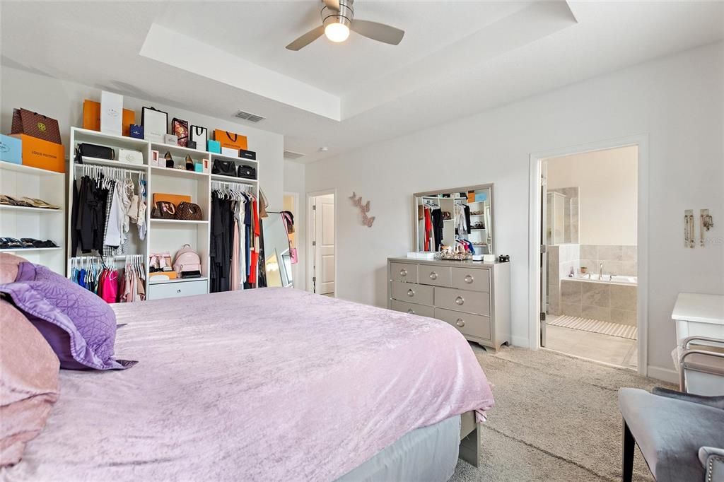 En Venta: $299,000 (3 camas, 2 baños, 1912 Pies cuadrados)