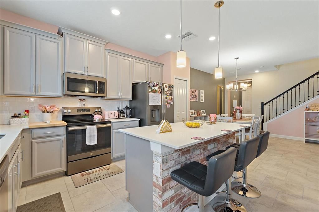 En Venta: $299,000 (3 camas, 2 baños, 1912 Pies cuadrados)