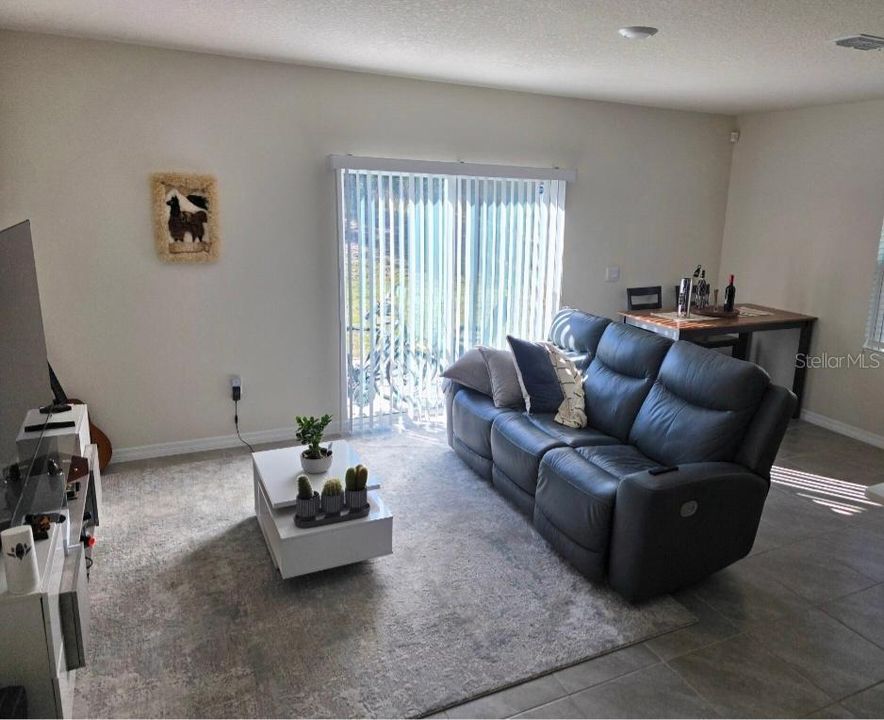 For Rent: $2,000 (3 beds, 2 baths, 1515 Square Feet)