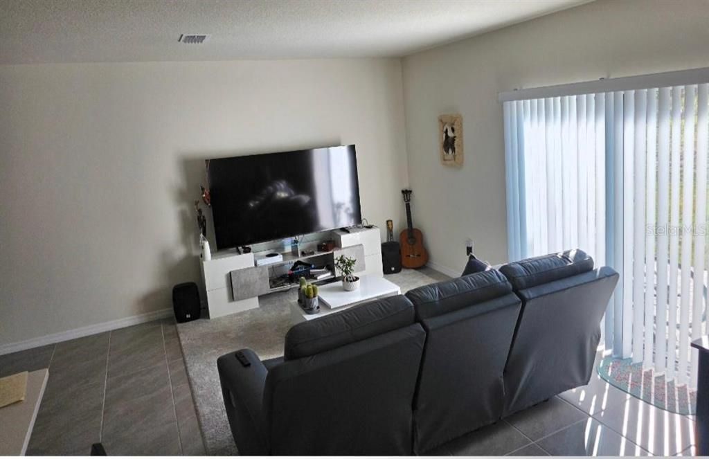 For Rent: $2,000 (3 beds, 2 baths, 1515 Square Feet)