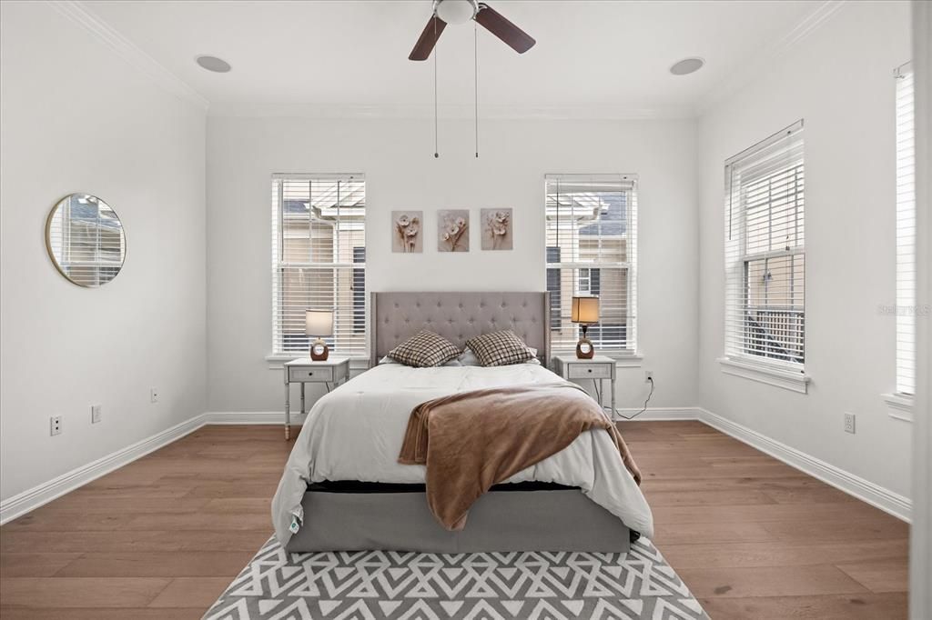 出租: $4,500 (3 贝兹, 2 浴室, 1894 平方英尺)