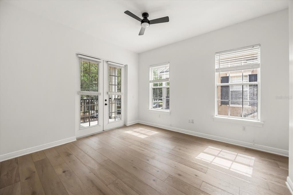 出租: $4,500 (3 贝兹, 2 浴室, 1894 平方英尺)