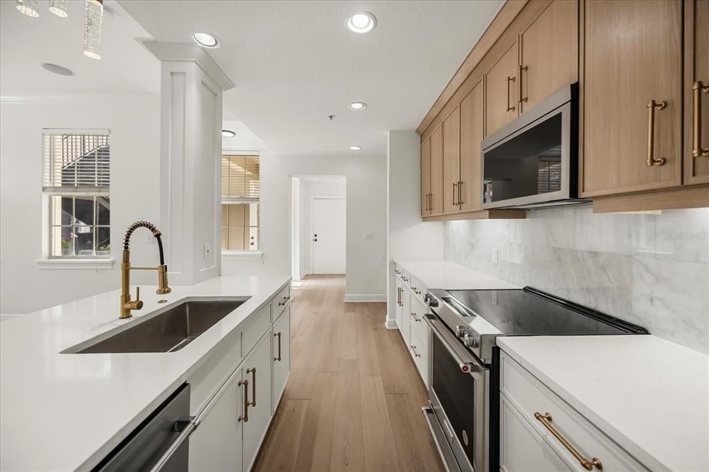 出租: $4,500 (3 贝兹, 2 浴室, 1894 平方英尺)