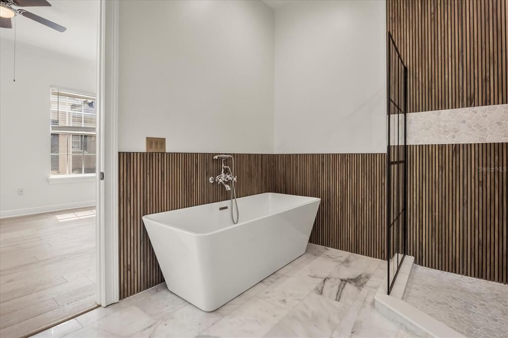 出租: $4,500 (3 贝兹, 2 浴室, 1894 平方英尺)