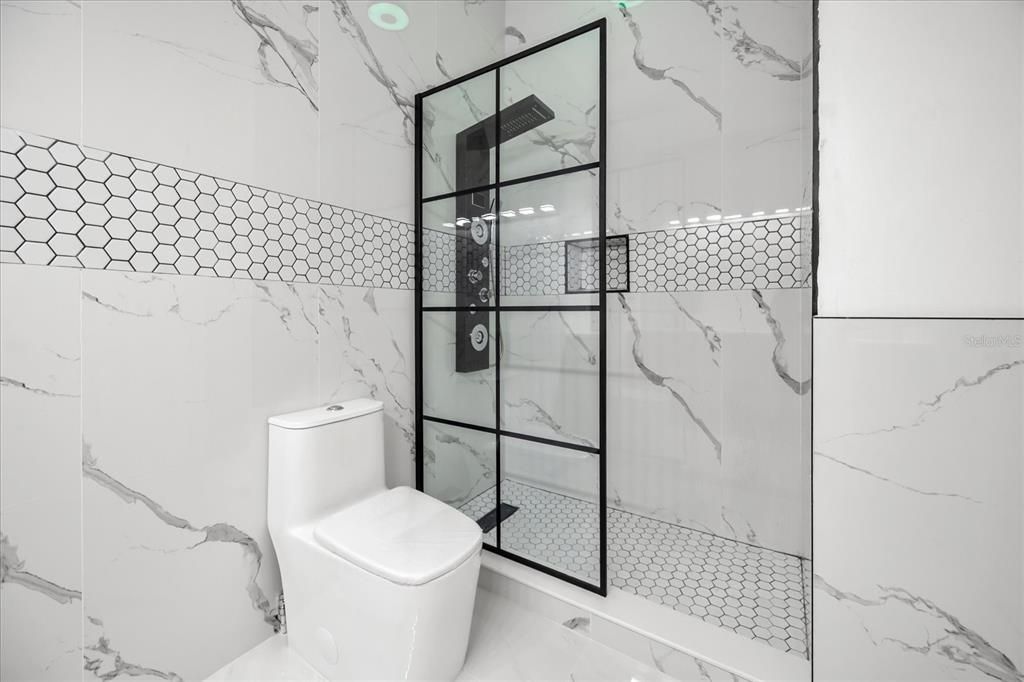 出租: $4,500 (3 贝兹, 2 浴室, 1894 平方英尺)