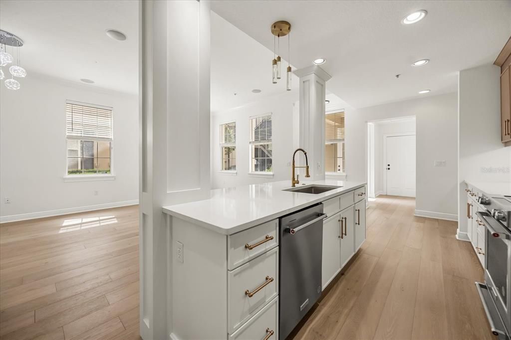 出租: $4,500 (3 贝兹, 2 浴室, 1894 平方英尺)