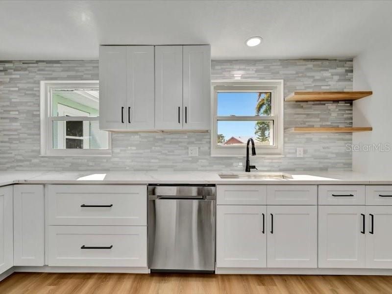 На продажу: $424,900 (3 спален, 2 ванн, 1500 Квадратных фут)