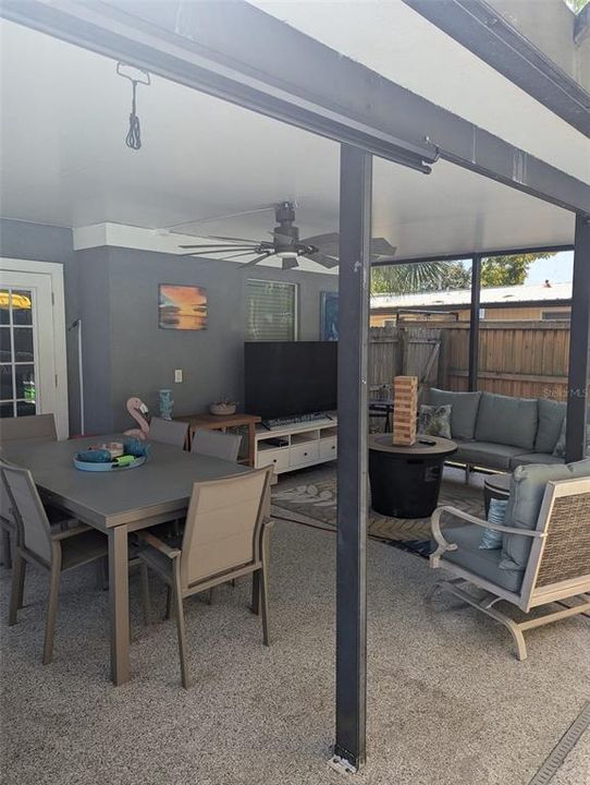 出租: $3,250 (3 贝兹, 2 浴室, 1242 平方英尺)