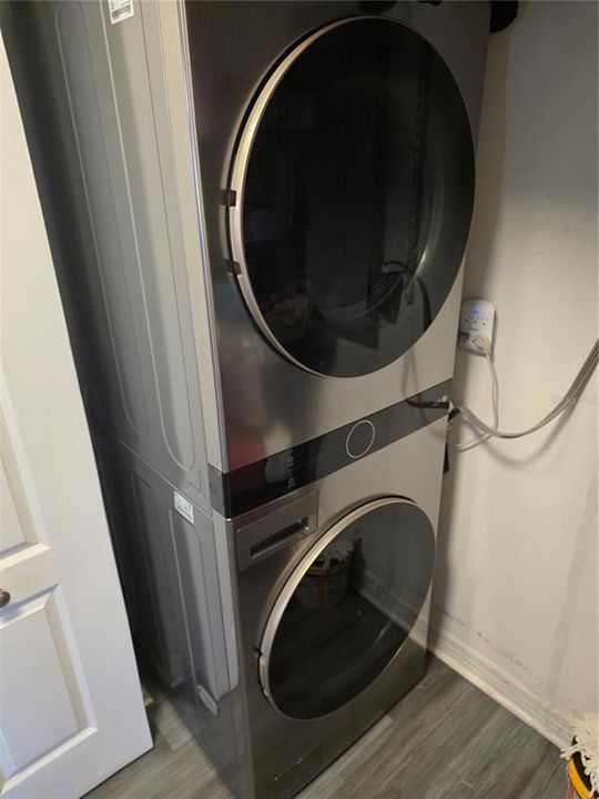 出租: $3,250 (3 贝兹, 2 浴室, 1242 平方英尺)