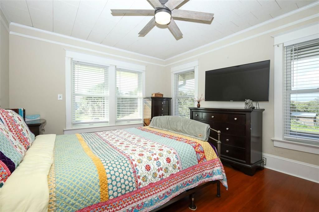 For Sale: $575,000 (4 beds, 2 baths, 2624 Square Feet)