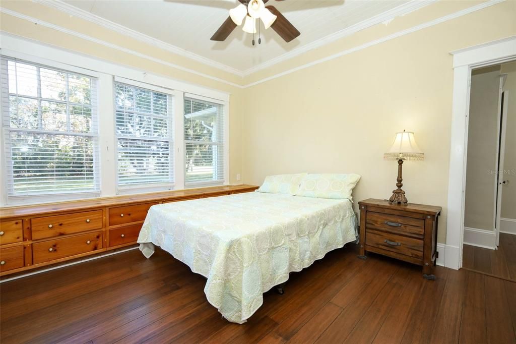 For Sale: $575,000 (4 beds, 2 baths, 2624 Square Feet)