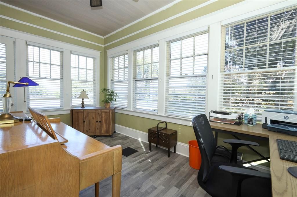 For Sale: $575,000 (4 beds, 2 baths, 2624 Square Feet)