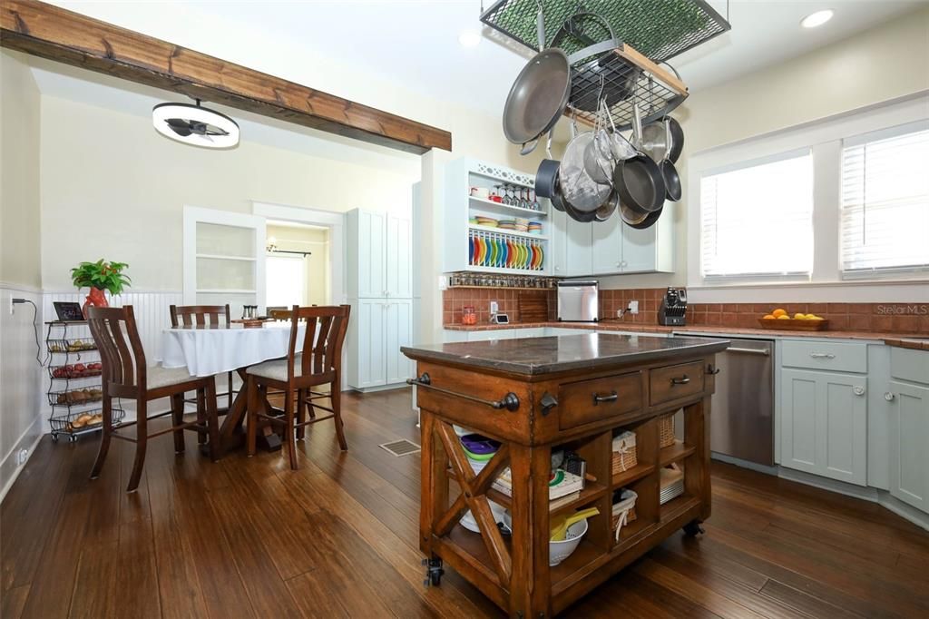 For Sale: $575,000 (4 beds, 2 baths, 2624 Square Feet)