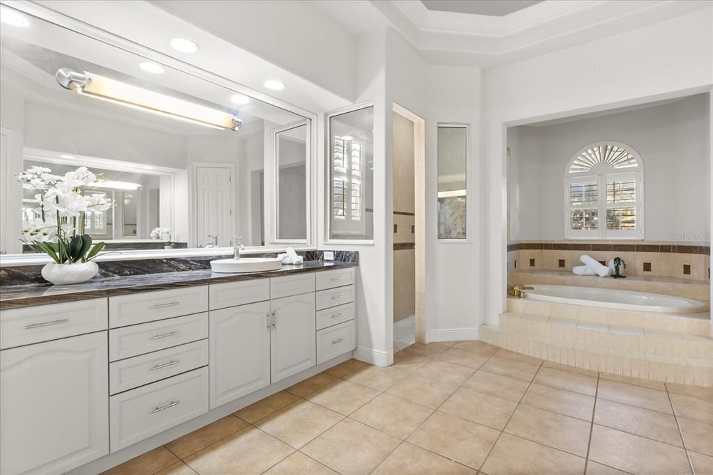 待售: $1,975,000 (5 贝兹, 5 浴室, 6259 平方英尺)