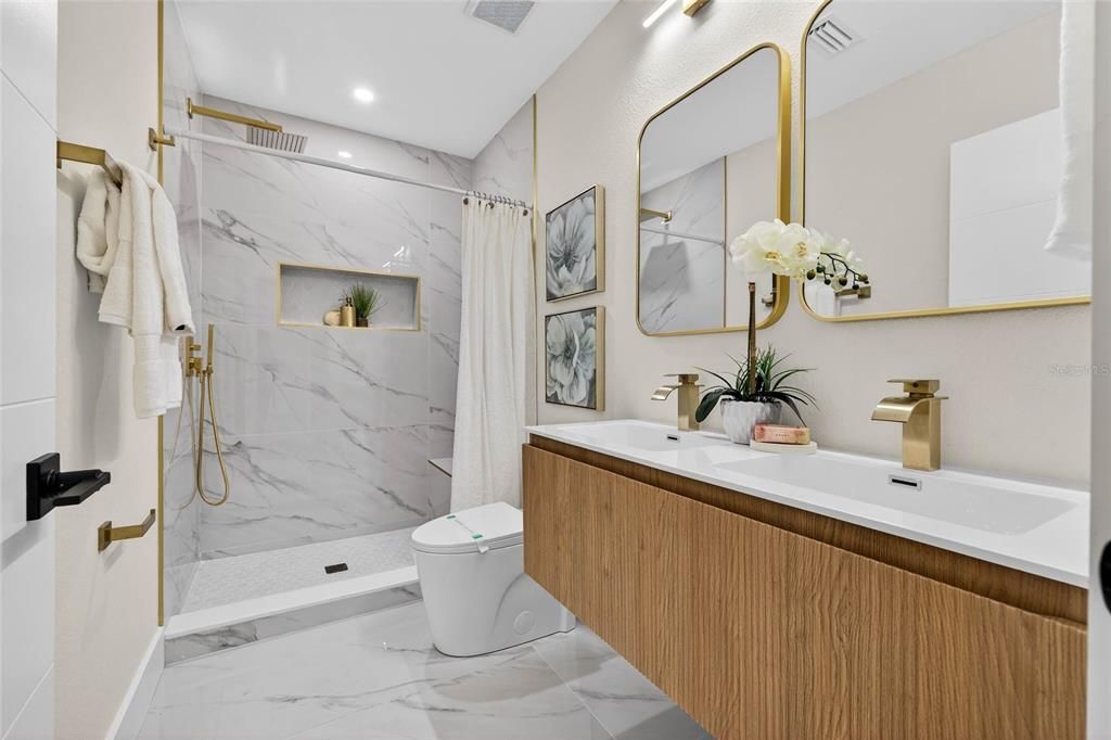 На продажу: $399,000 (2 спален, 1 ванн, 1105 Квадратных фут)