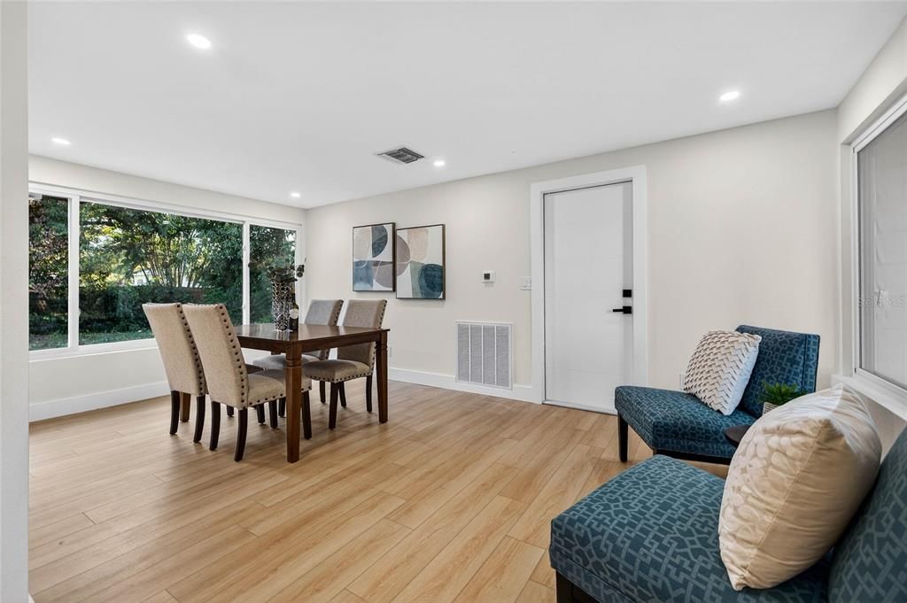 На продажу: $399,000 (2 спален, 1 ванн, 1105 Квадратных фут)