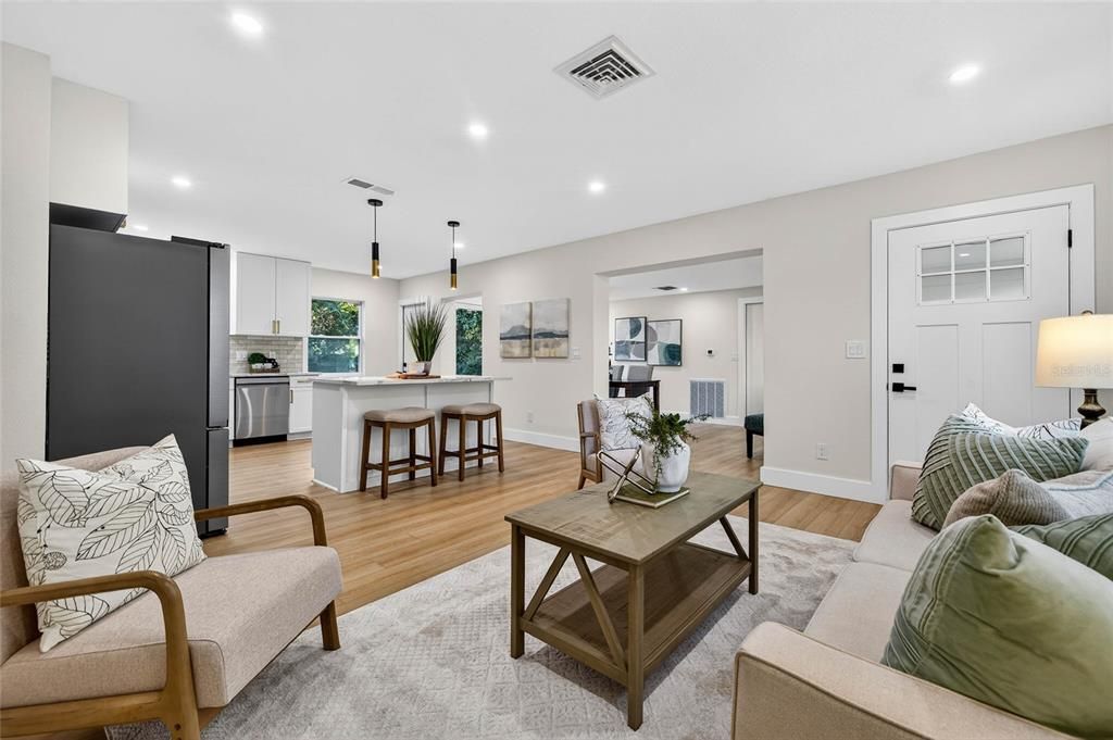 На продажу: $399,000 (2 спален, 1 ванн, 1105 Квадратных фут)