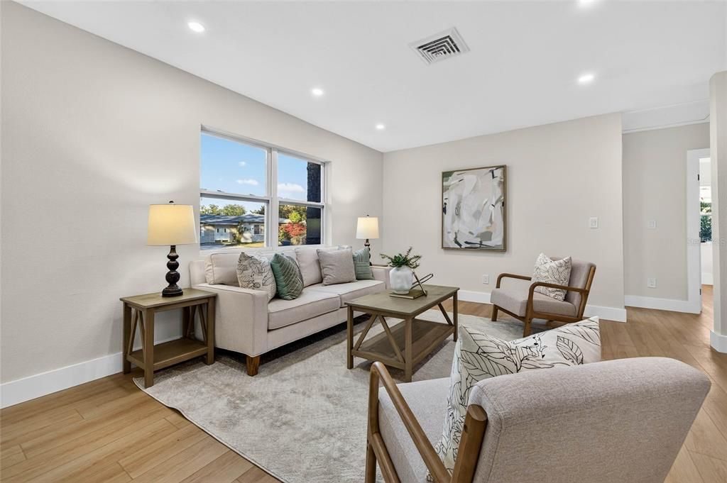 На продажу: $399,000 (2 спален, 1 ванн, 1105 Квадратных фут)