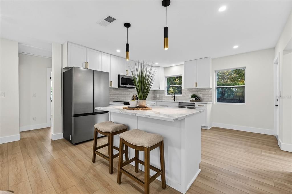 На продажу: $399,000 (2 спален, 1 ванн, 1105 Квадратных фут)