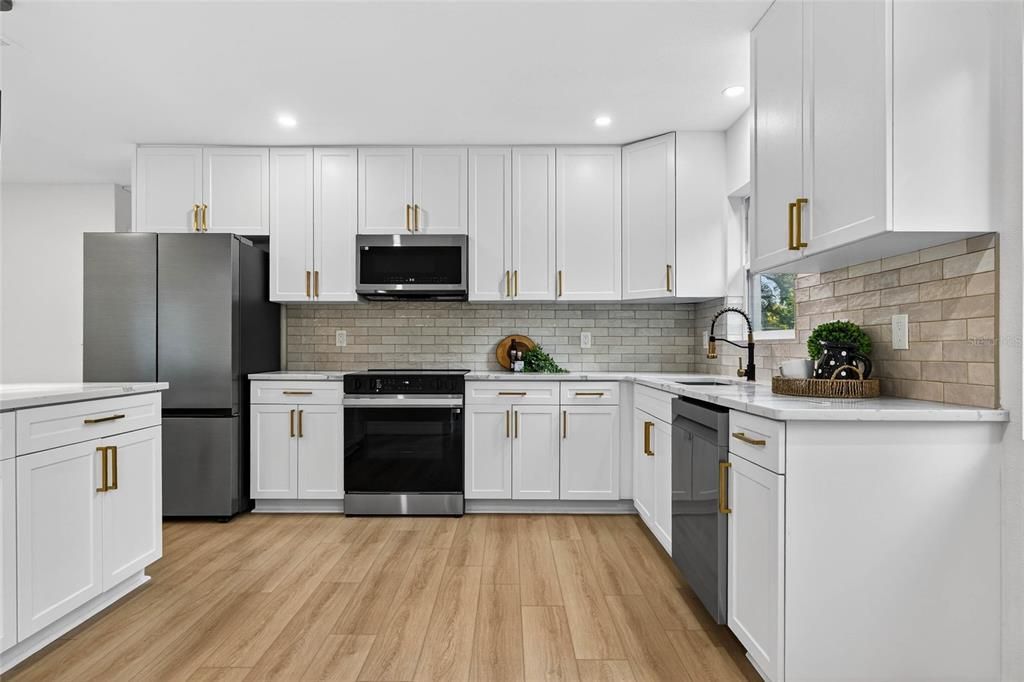 На продажу: $399,000 (2 спален, 1 ванн, 1105 Квадратных фут)