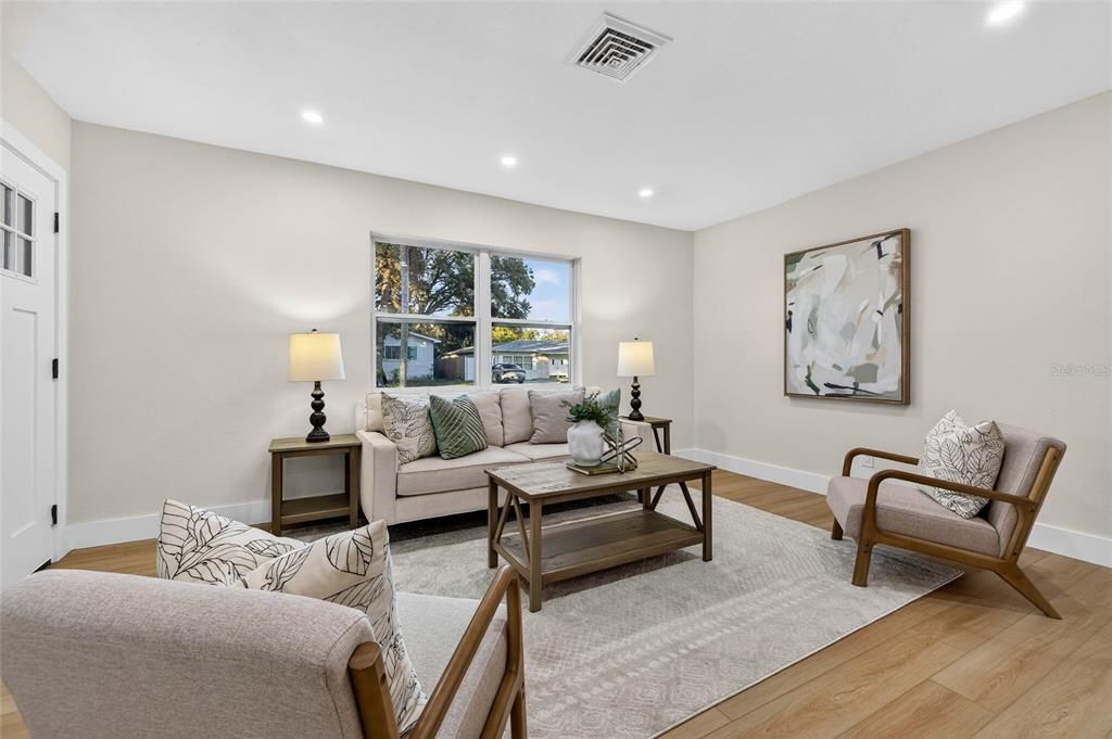 На продажу: $399,000 (2 спален, 1 ванн, 1105 Квадратных фут)