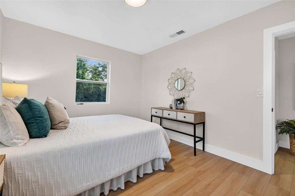 На продажу: $399,000 (2 спален, 1 ванн, 1105 Квадратных фут)