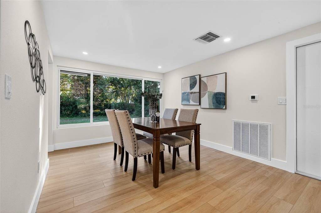 На продажу: $399,000 (2 спален, 1 ванн, 1105 Квадратных фут)