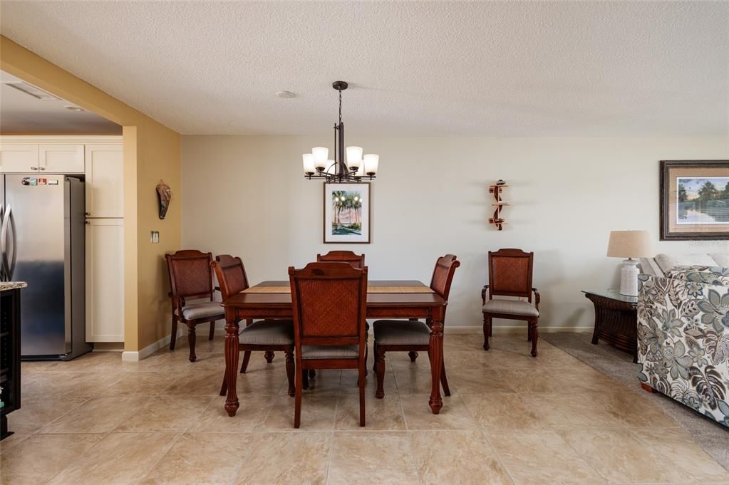 待售: $279,900 (2 贝兹, 2 浴室, 1250 平方英尺)