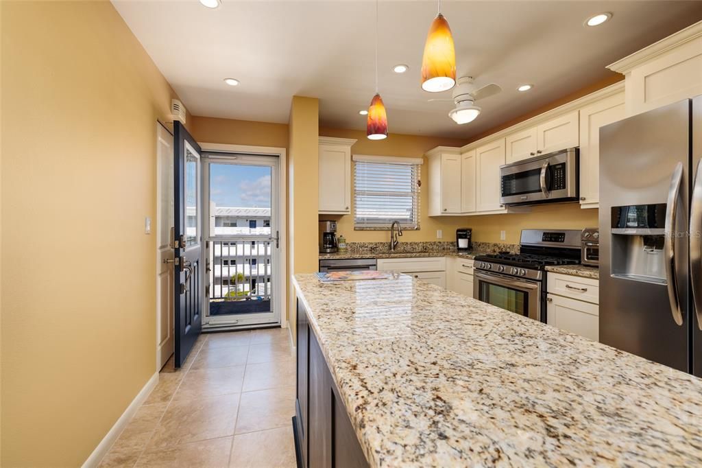 待售: $279,900 (2 贝兹, 2 浴室, 1250 平方英尺)