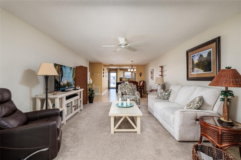 待售: $279,900 (2 贝兹, 2 浴室, 1250 平方英尺)