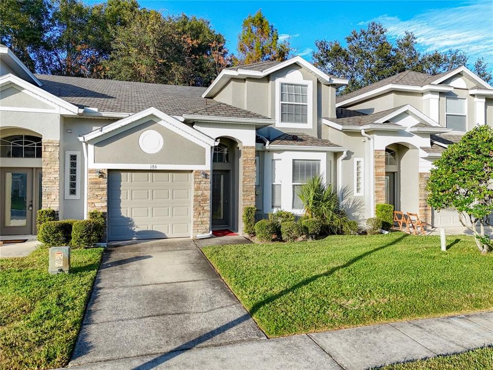 For Rent: $2,325 (3 beds, 3 baths, 1705 Square Feet)