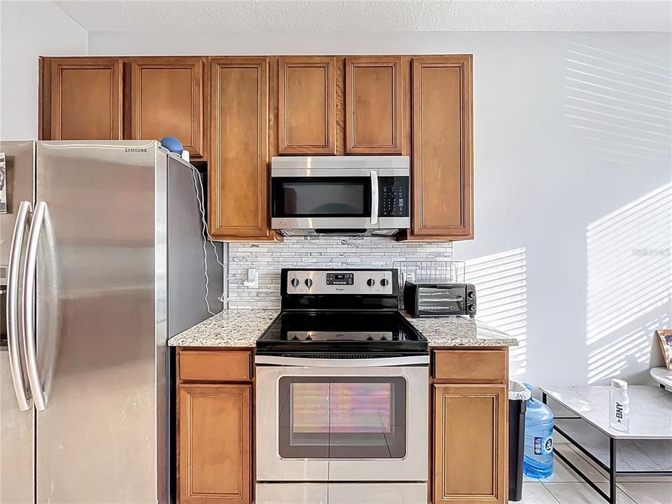 For Rent: $2,325 (3 beds, 3 baths, 1705 Square Feet)