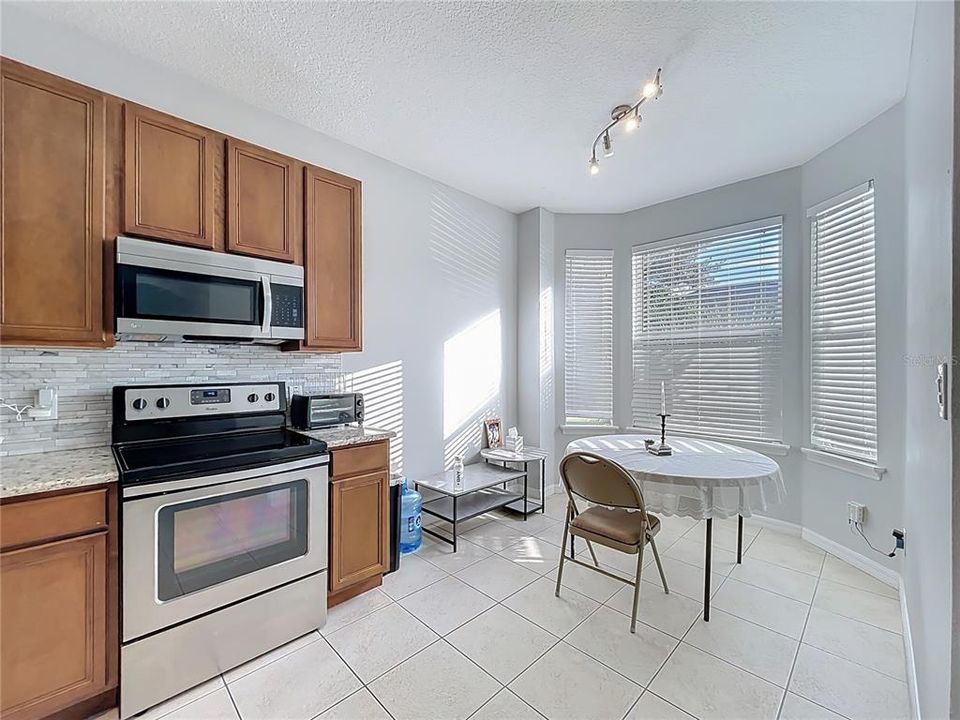 For Rent: $2,325 (3 beds, 3 baths, 1705 Square Feet)