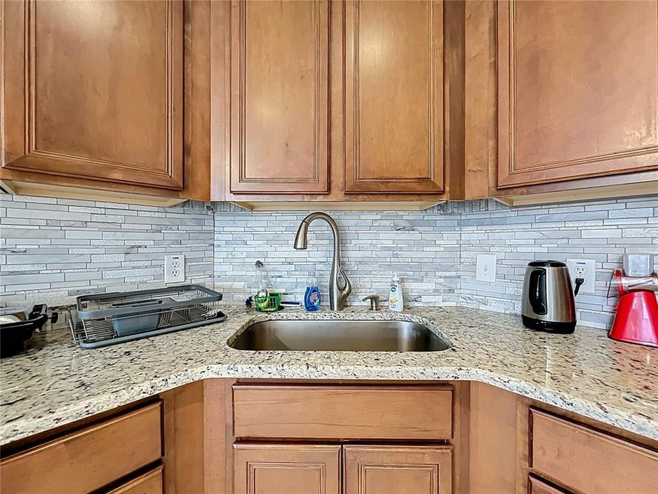 For Rent: $2,325 (3 beds, 3 baths, 1705 Square Feet)