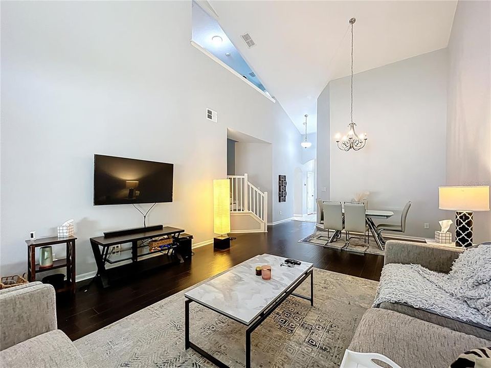 For Rent: $2,325 (3 beds, 3 baths, 1705 Square Feet)