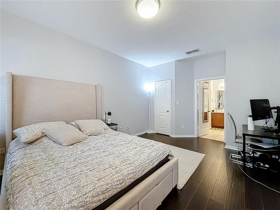 For Rent: $2,325 (3 beds, 3 baths, 1705 Square Feet)