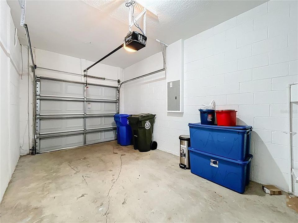 For Rent: $2,325 (3 beds, 3 baths, 1705 Square Feet)