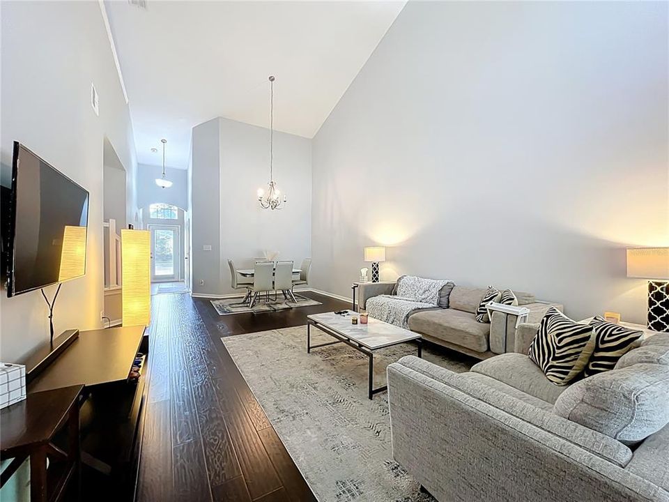 For Rent: $2,325 (3 beds, 3 baths, 1705 Square Feet)