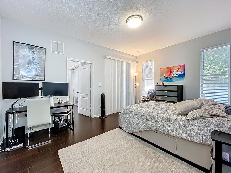 For Rent: $2,325 (3 beds, 3 baths, 1705 Square Feet)